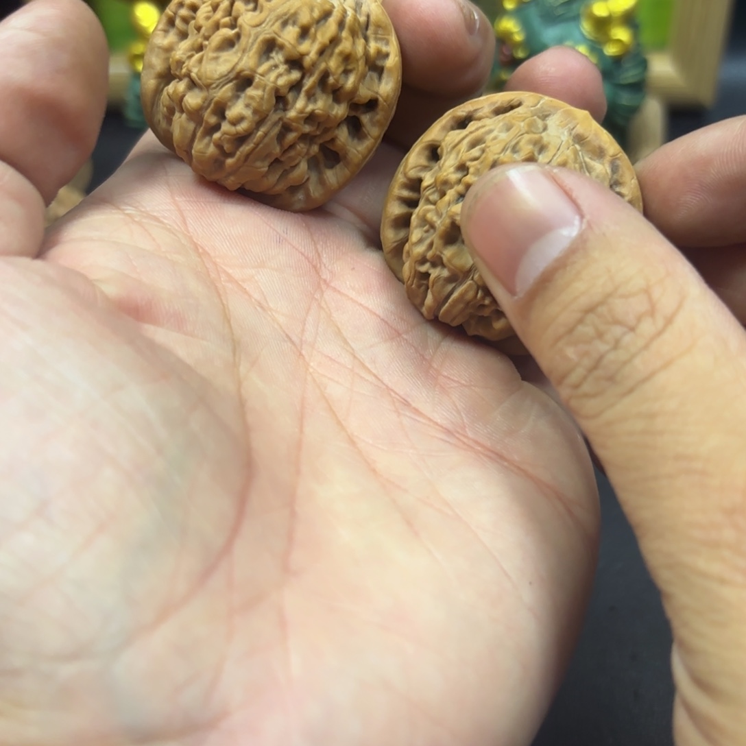 文玩核桃吊坠38+莲花，有修，三围