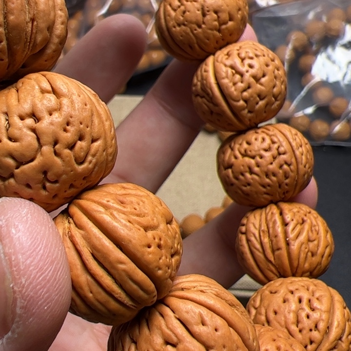 猴头核桃手串申**讯卡罗拉