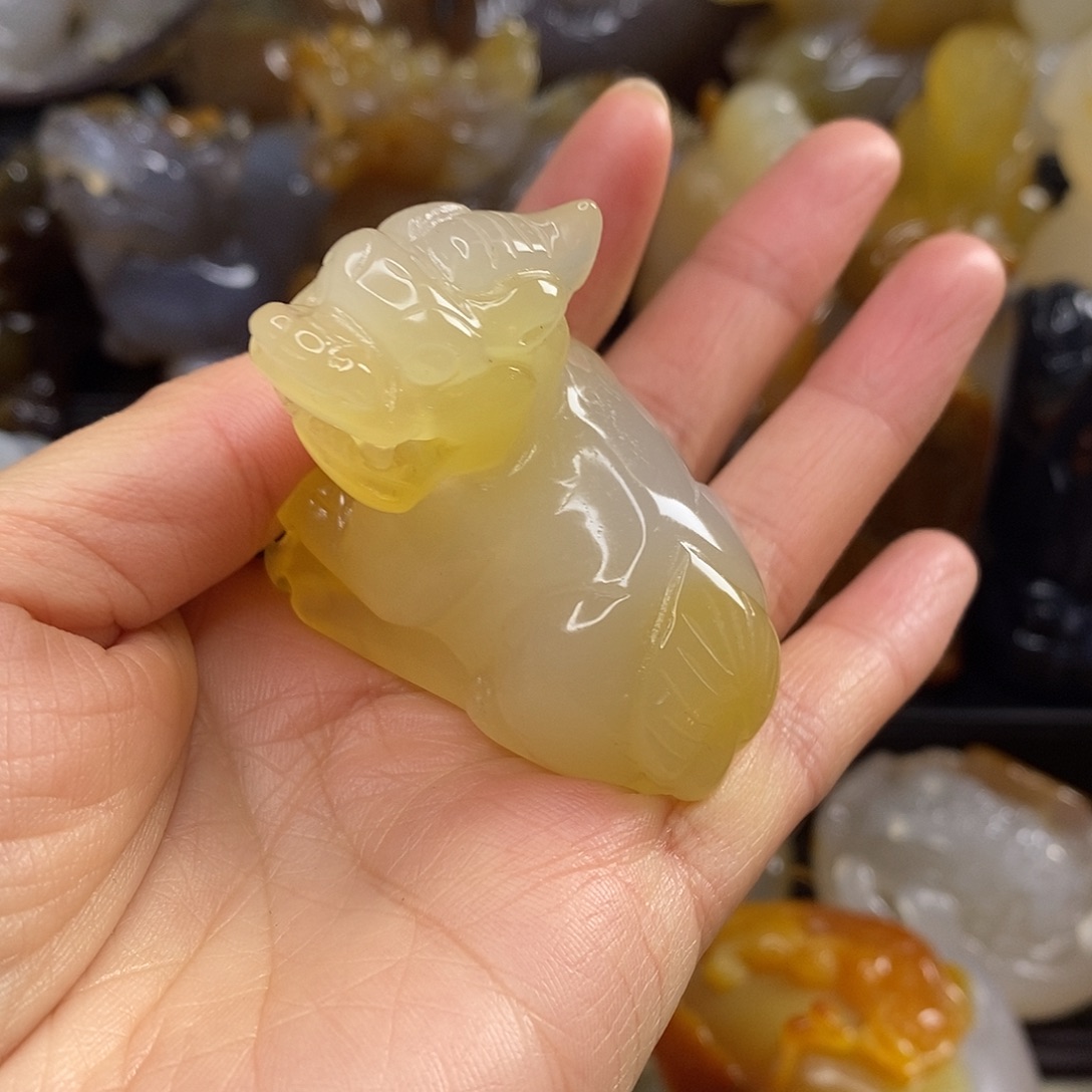 吕***心玛瑙/玉髓未镶嵌小手把件