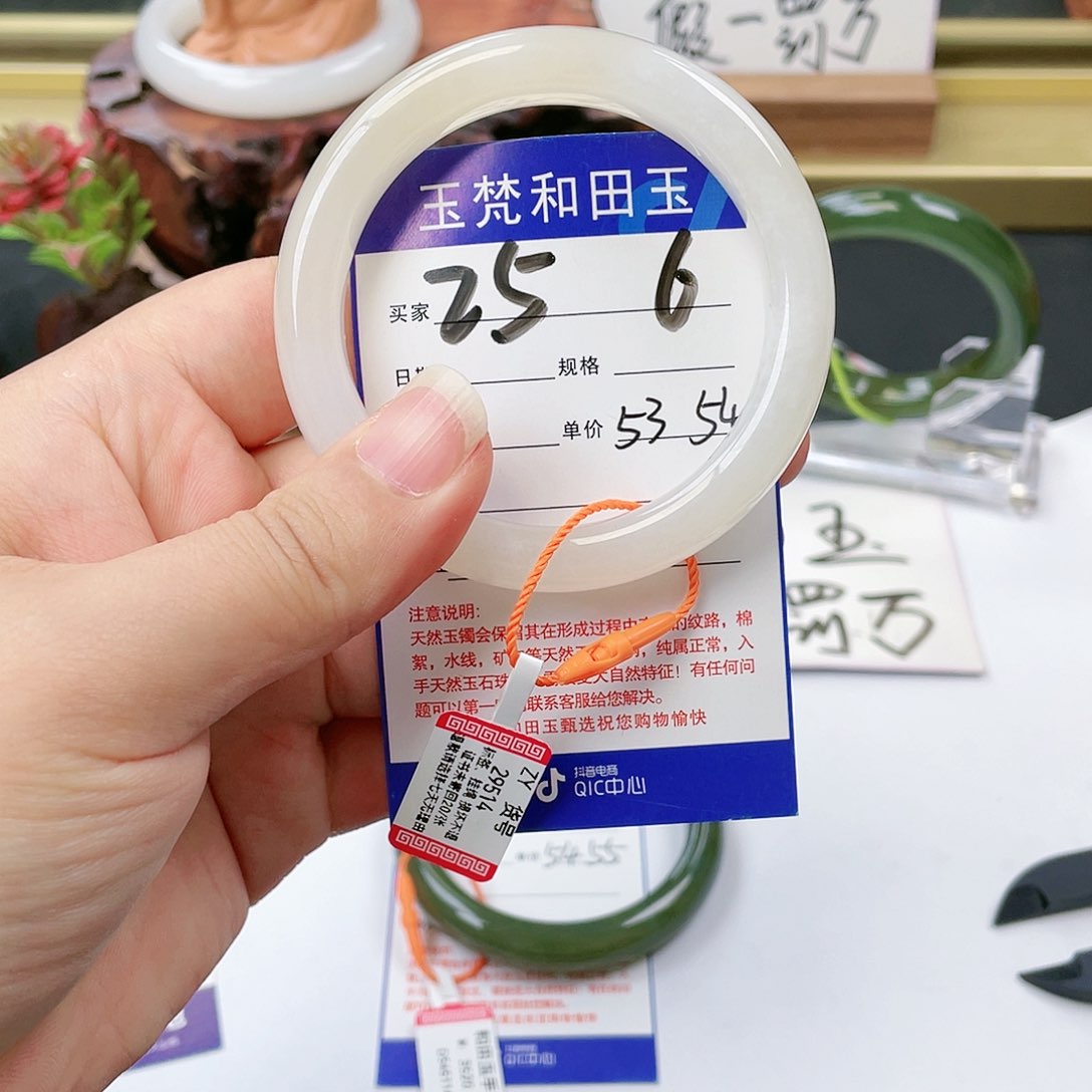 和田玉手镯未镶嵌