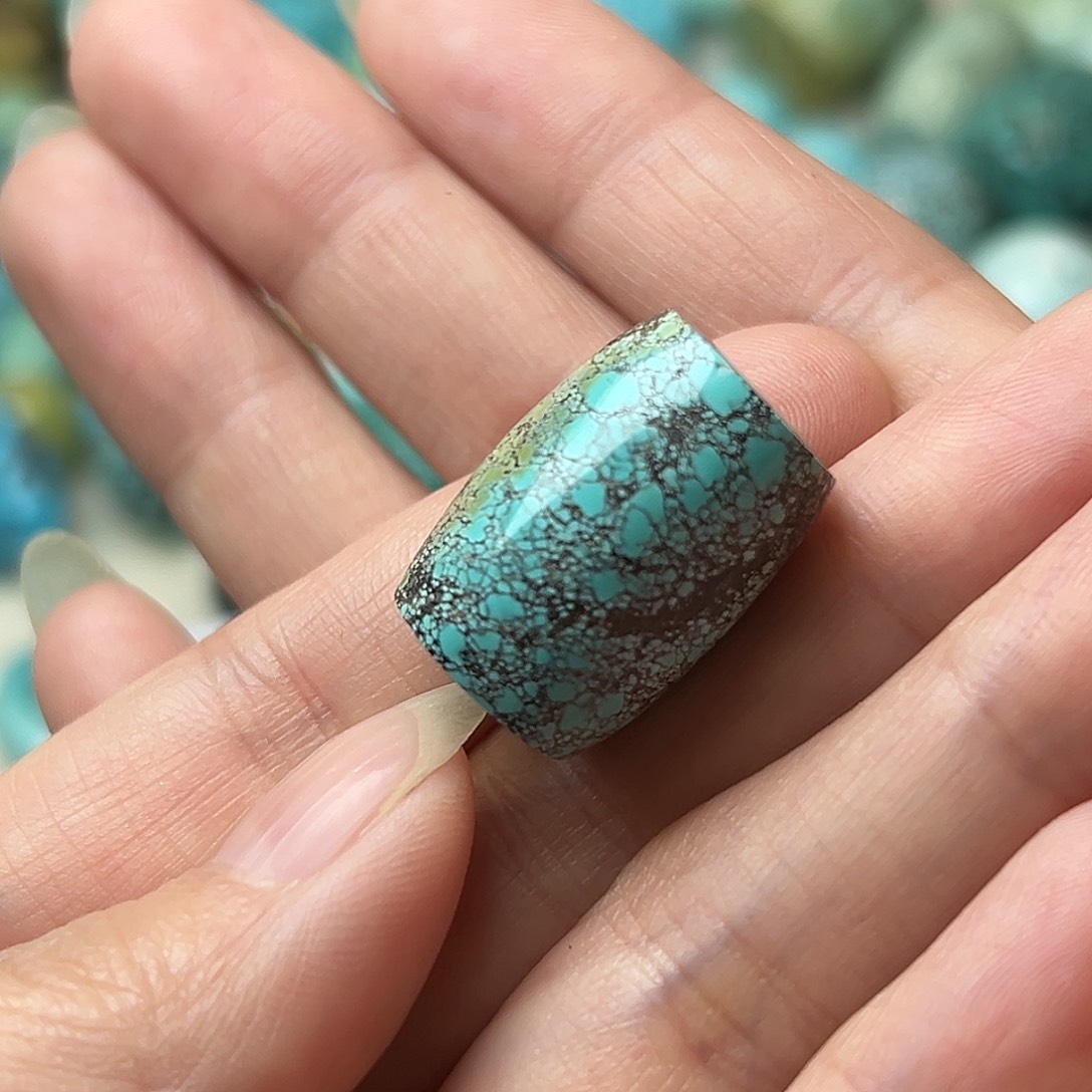 绿松石未镶嵌颈饰