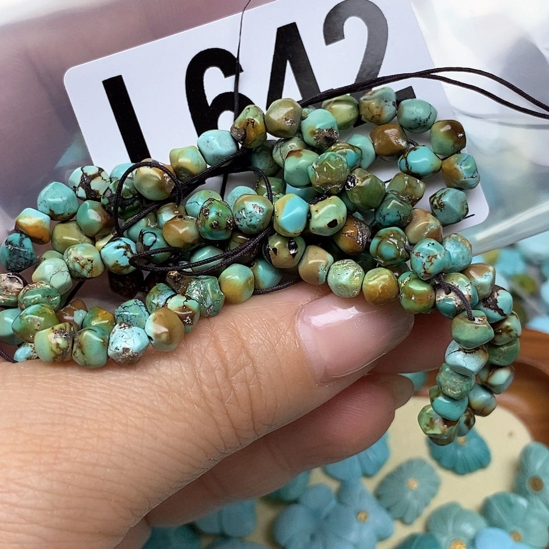 绿松石配饰未镶嵌
