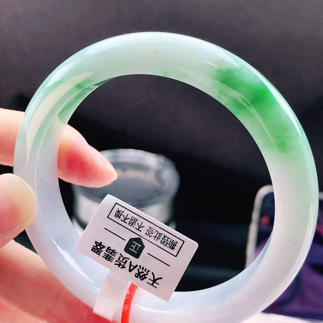 未镶嵌手镯翡翠57+辣绿