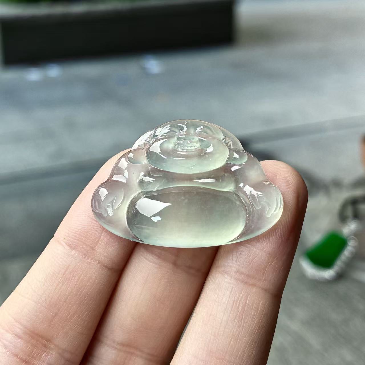 天然a货缅甸翡翠尺寸23.7/33.8/5.7，高冰晴底佛公吊坠，胶感十足