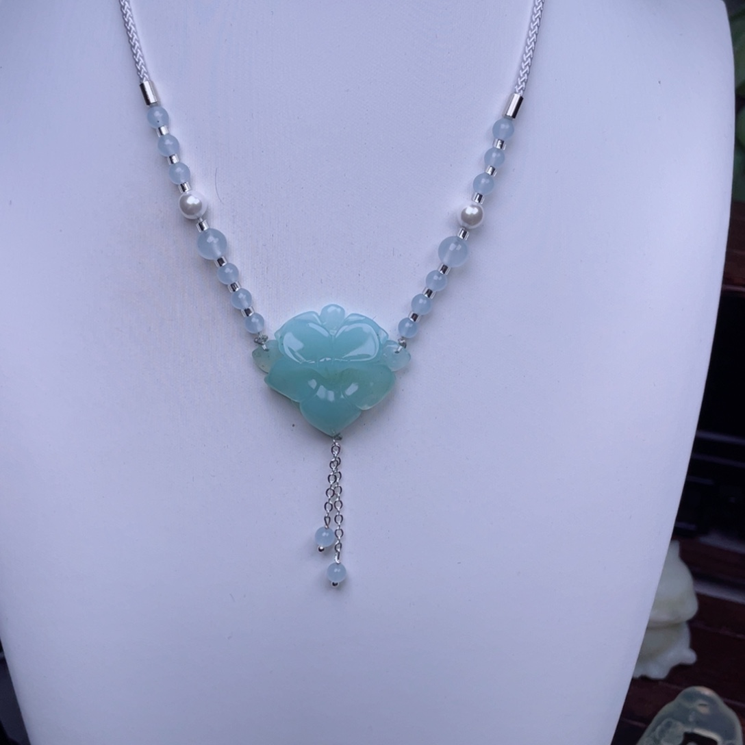 蛇纹石玉颈饰未镶嵌