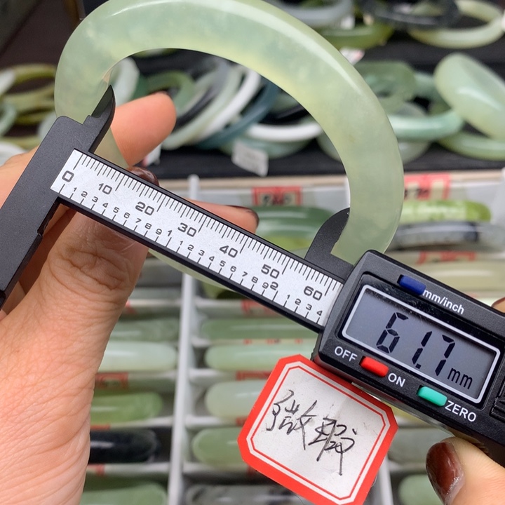 蛇纹石玉未镶嵌手镯861