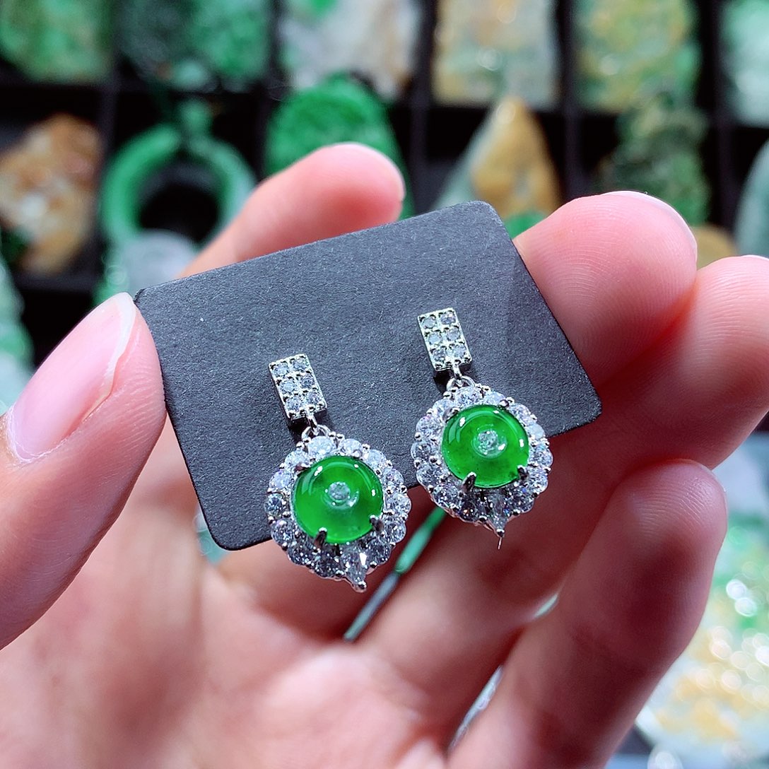 翡翠未镶嵌颈饰挂件