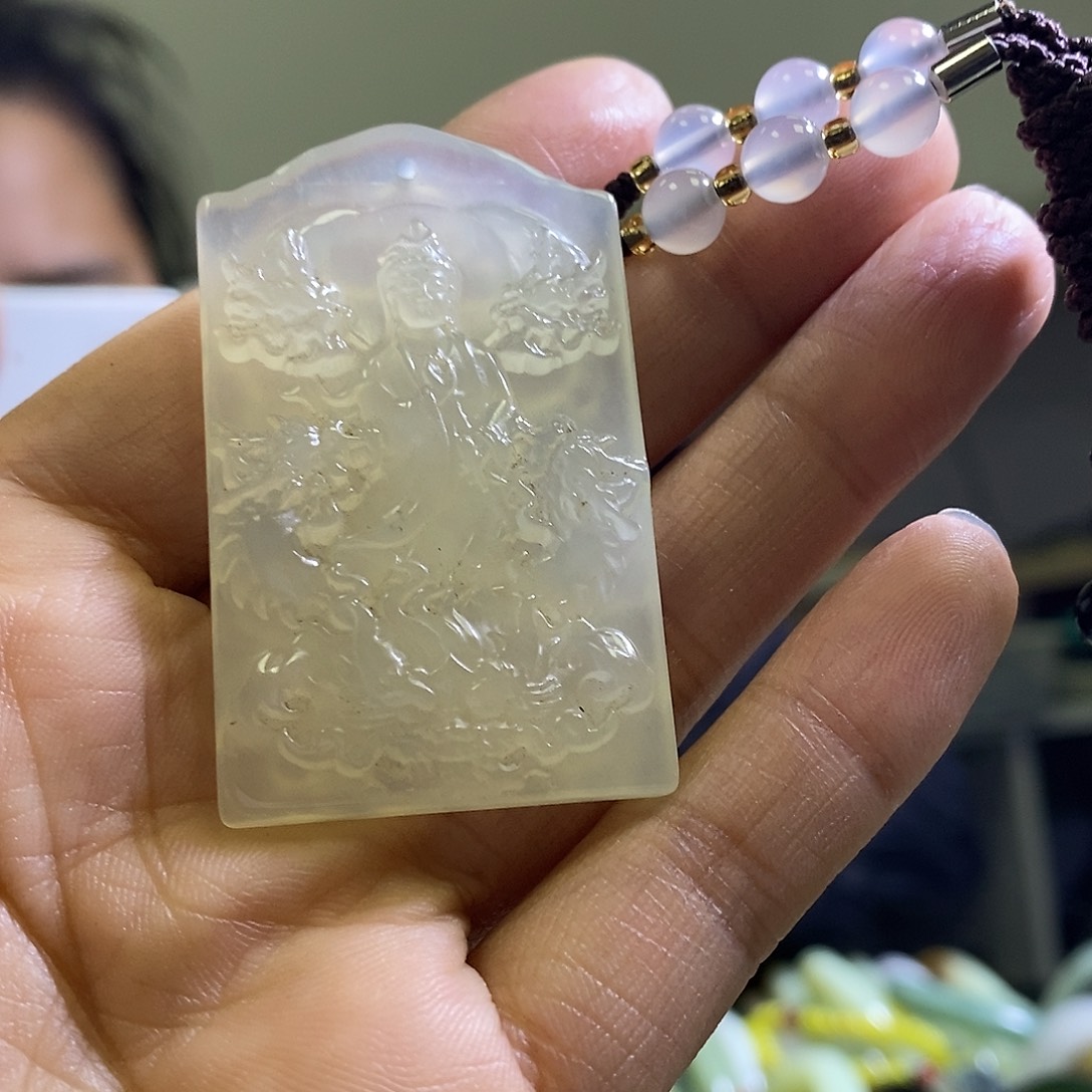 岫玉未镶嵌颈饰挂件