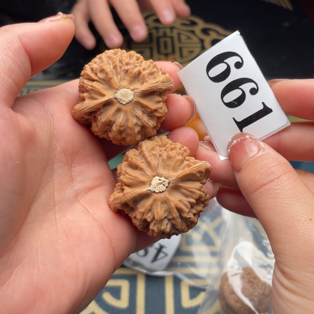 文玩核桃吊坠42宫灯661号