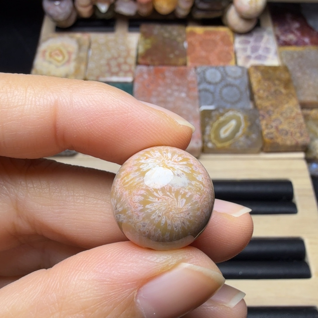 硅化玉未镶嵌17.8咪，粉花 不明显平台