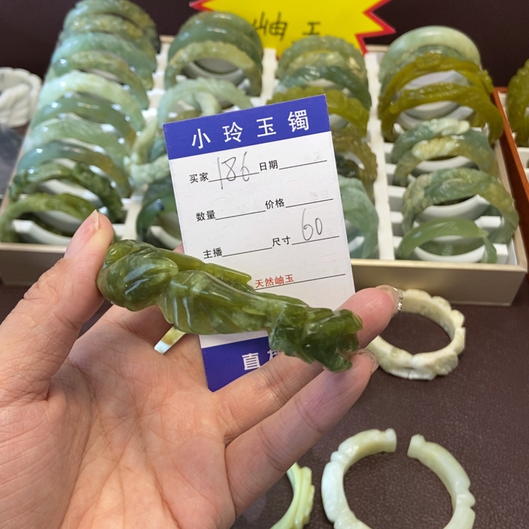 蛇纹石玉手镯未镶嵌