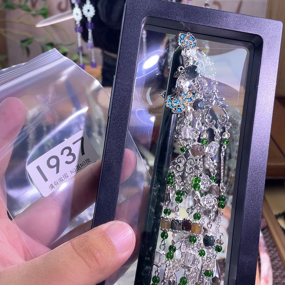 无***语未镶嵌蛇纹石玉发饰