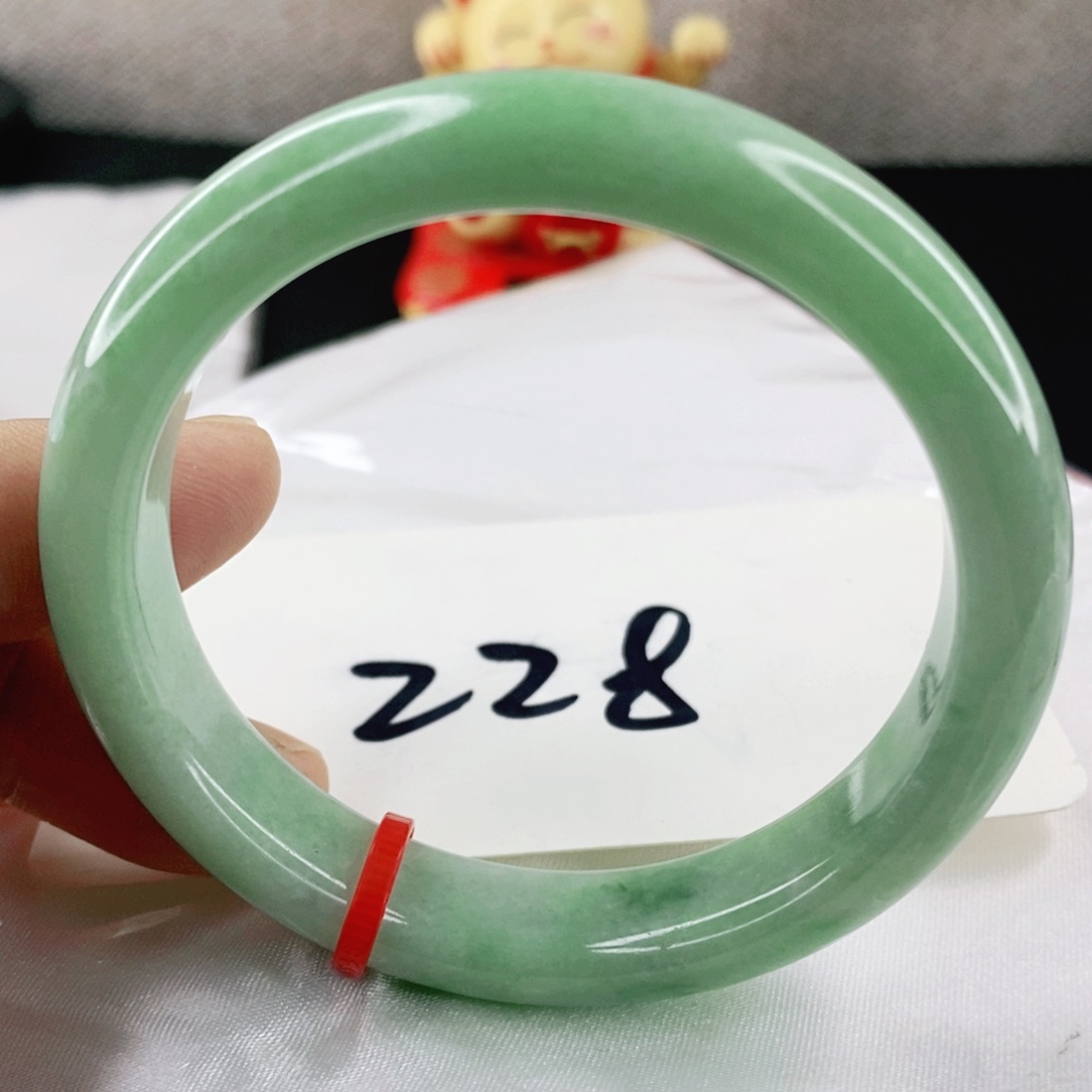 翡翠手镯未镶嵌54.4圈口