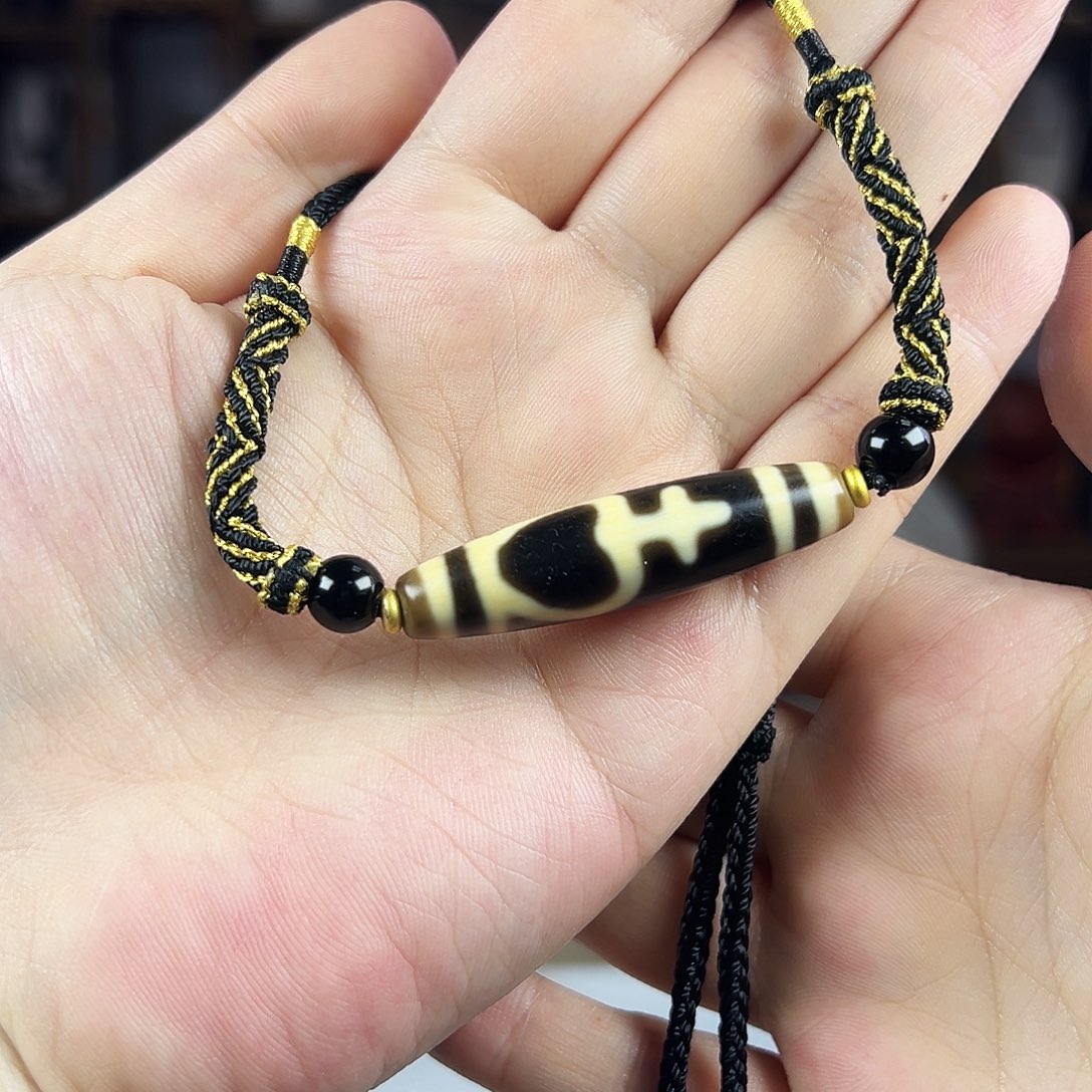 玛瑙/玉髓合金颈饰行运张魁