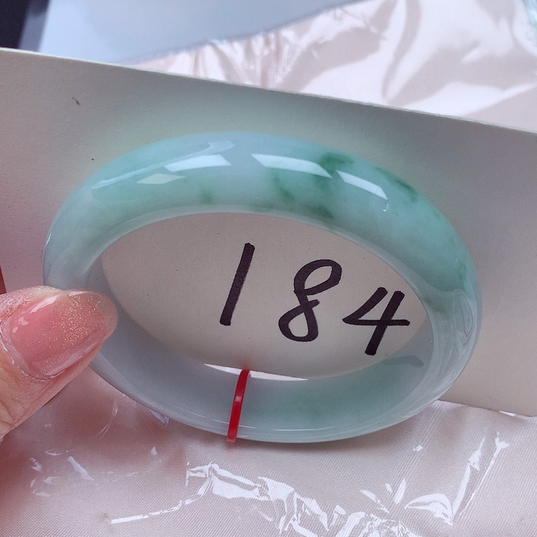 翡翠手镯未镶嵌翡翠