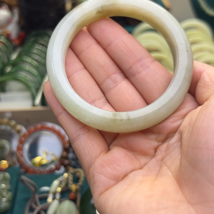 和田玉手镯未镶嵌58圈围1237