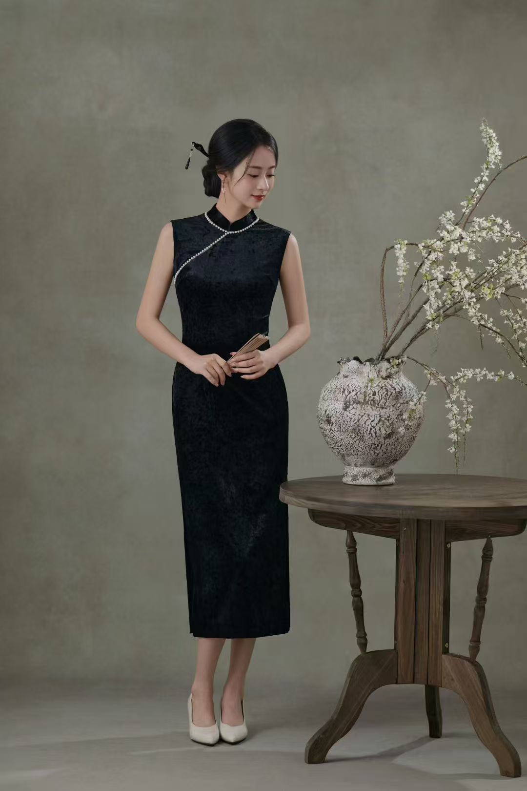 风华《黛影凝珠》2025秋季新款气质女神必备黑色显瘦优雅日常出片