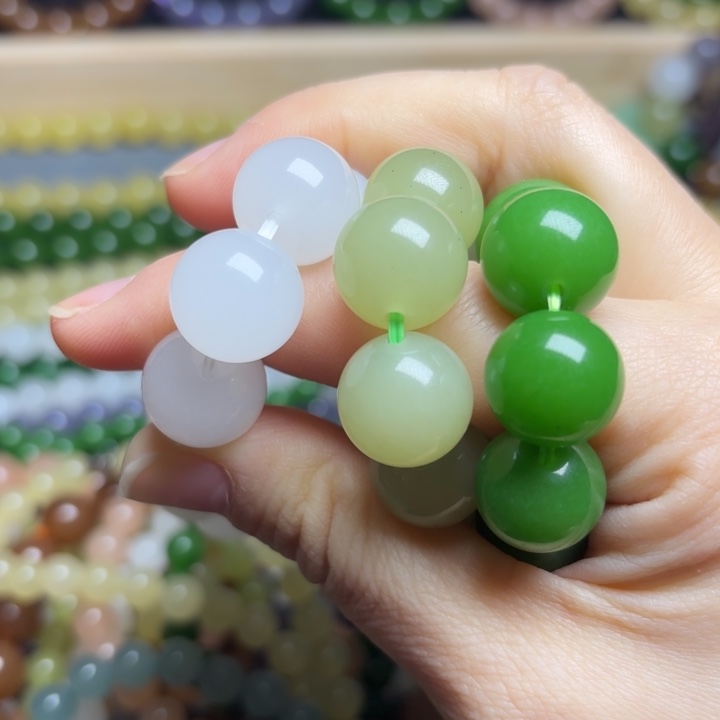 辣绿色脂白晴水各两颗