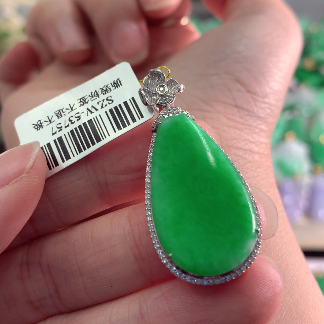 翡翠吊坠(不含链)18K金镶嵌
