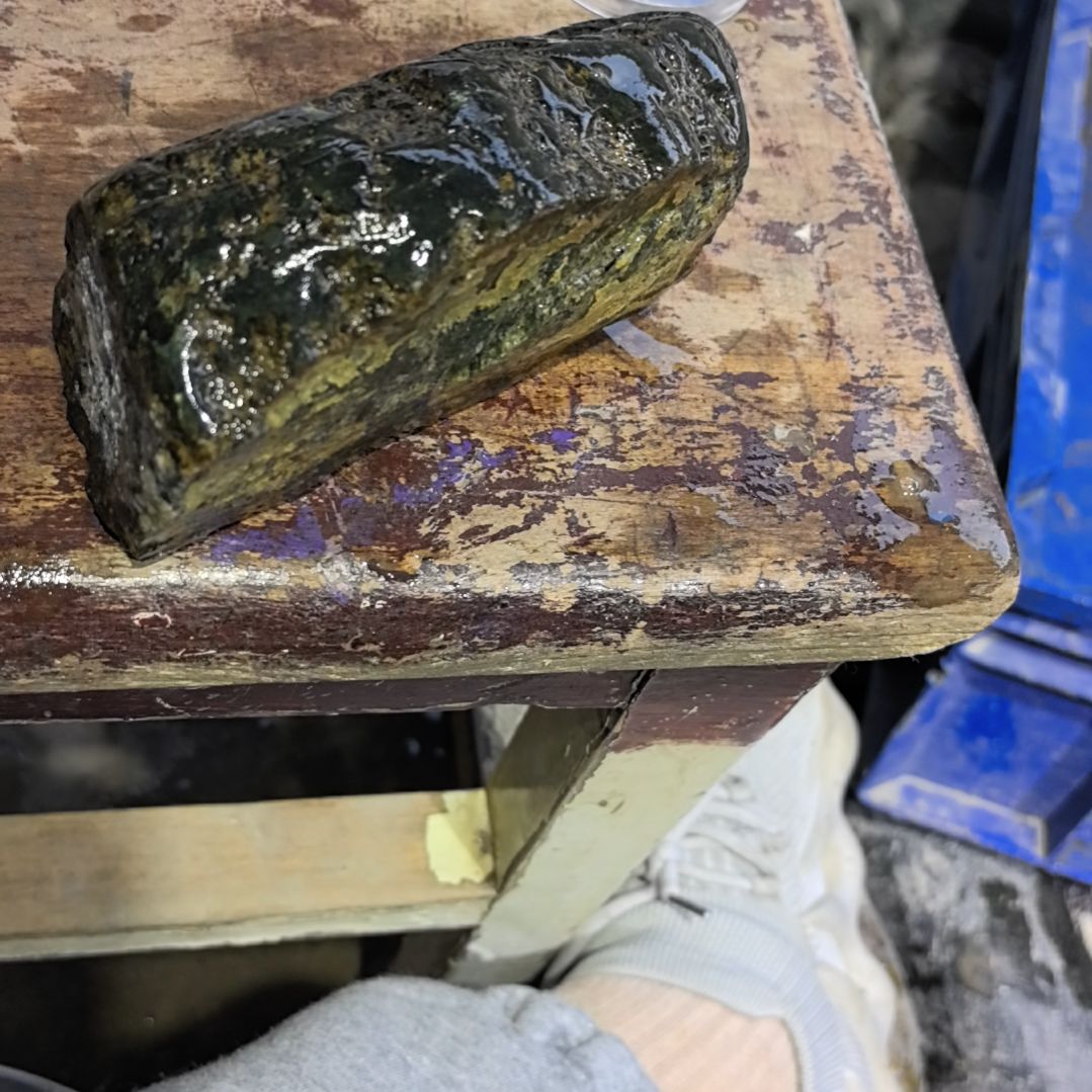钱***包藏玉药王石原石一个摆件