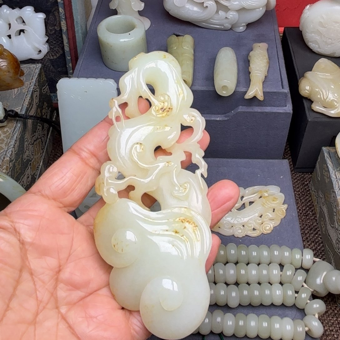 和田玉（糖玉）挂件未镶嵌狮*