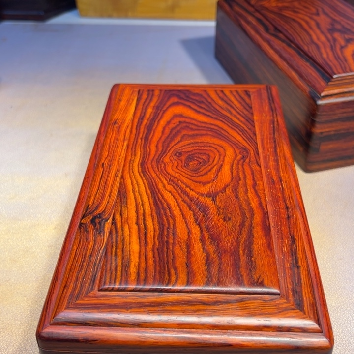 慕***格机关盒。              