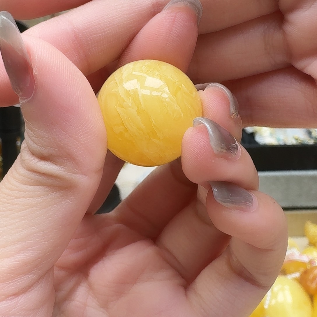 未镶嵌琥珀裸石圆珠