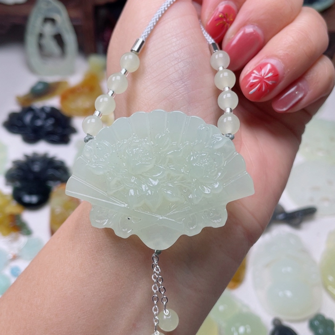 蛇纹石玉颈饰未镶嵌