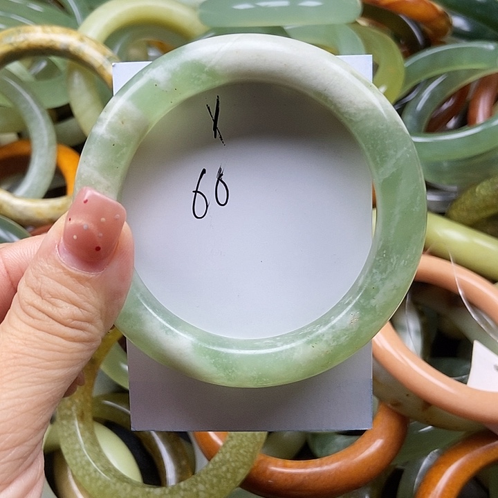 未镶嵌手镯透闪石质玉