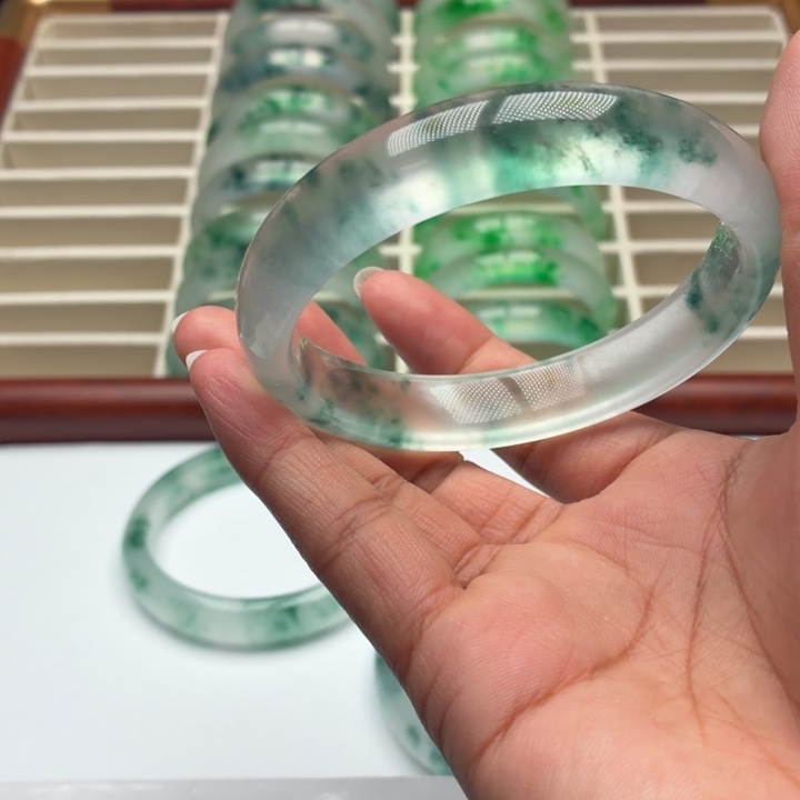 最***海石英质玉未镶嵌手镯