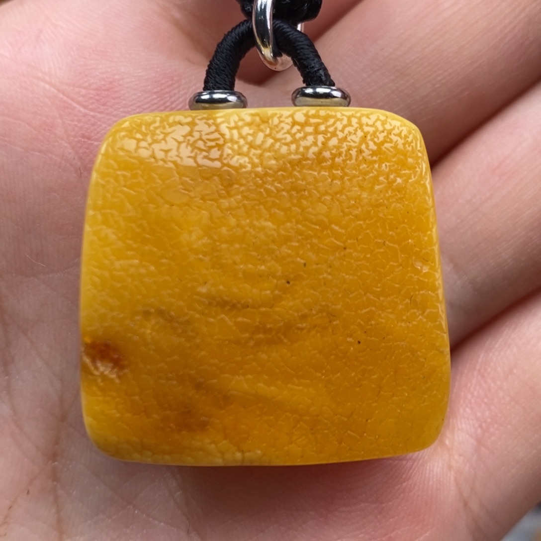 琥珀吊坠(赠链)未镶嵌