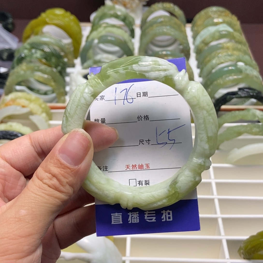 蛇纹石玉手镯未镶嵌