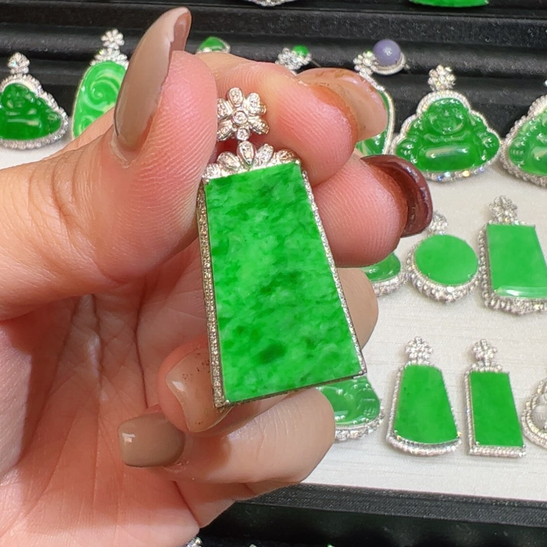 翡翠吊坠(不含链)18K金镶嵌