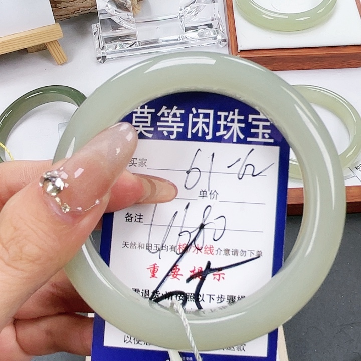 和田玉手镯未镶嵌