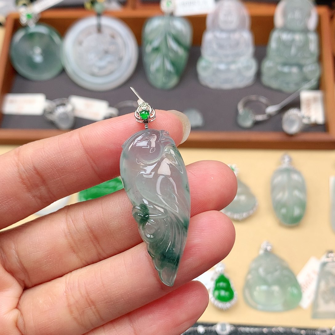 翡翠颈饰18K金镶嵌鹦鹉