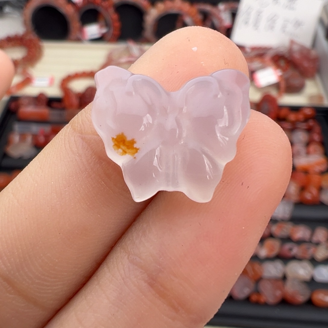 南红玛瑙未镶嵌颈饰蝴蝶