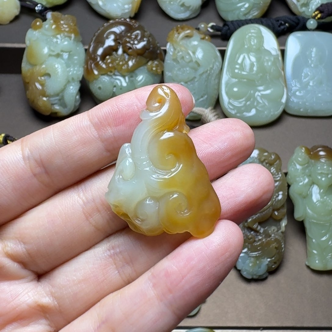 和田玉未镶嵌颈饰