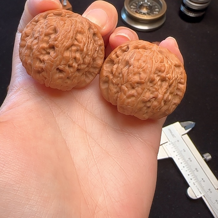 文玩核桃吊坠球白39