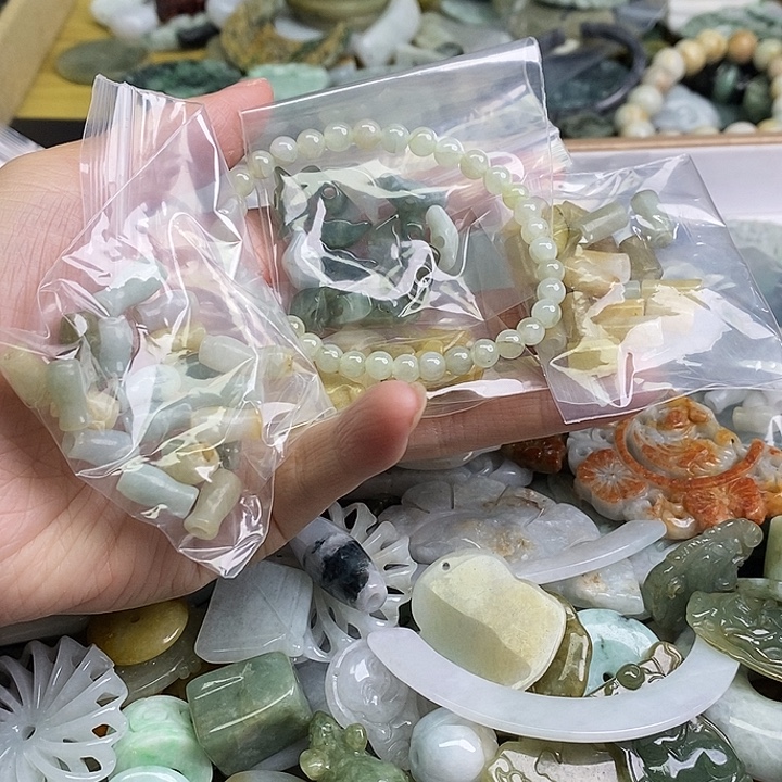 圆***滚翡翠未镶嵌颈饰天然翡翠