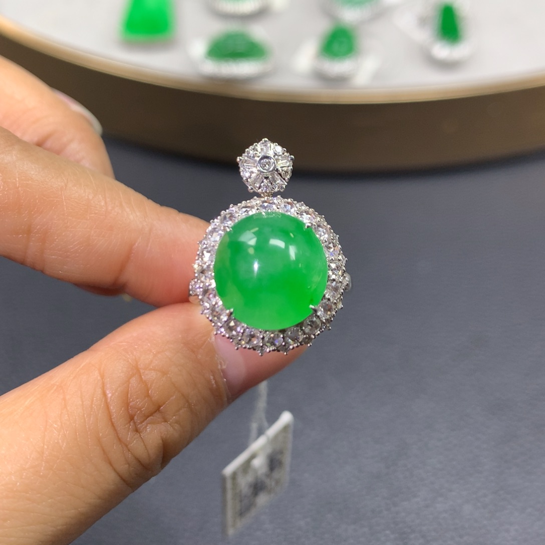 翡翠戒指18K金镶嵌翡翠