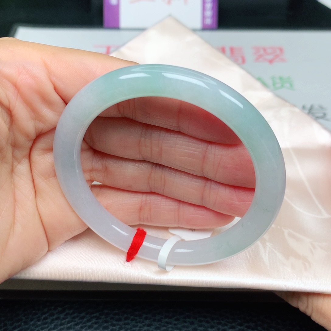 未镶嵌手镯（圆镯）翡翠天空蓝31