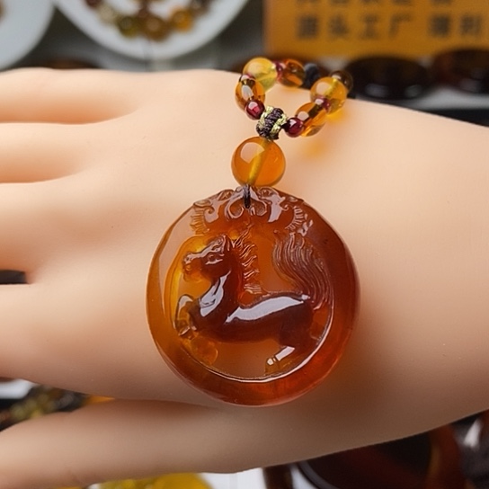 琥珀颈饰未镶嵌橘红蜜马到成功吊坠
