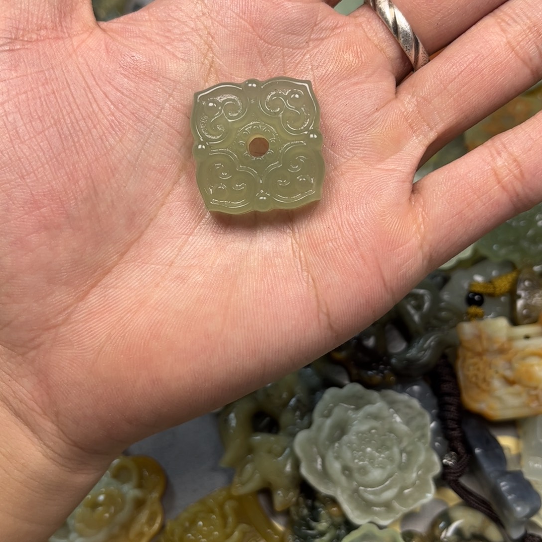 蛇纹石玉未镶嵌颈饰74