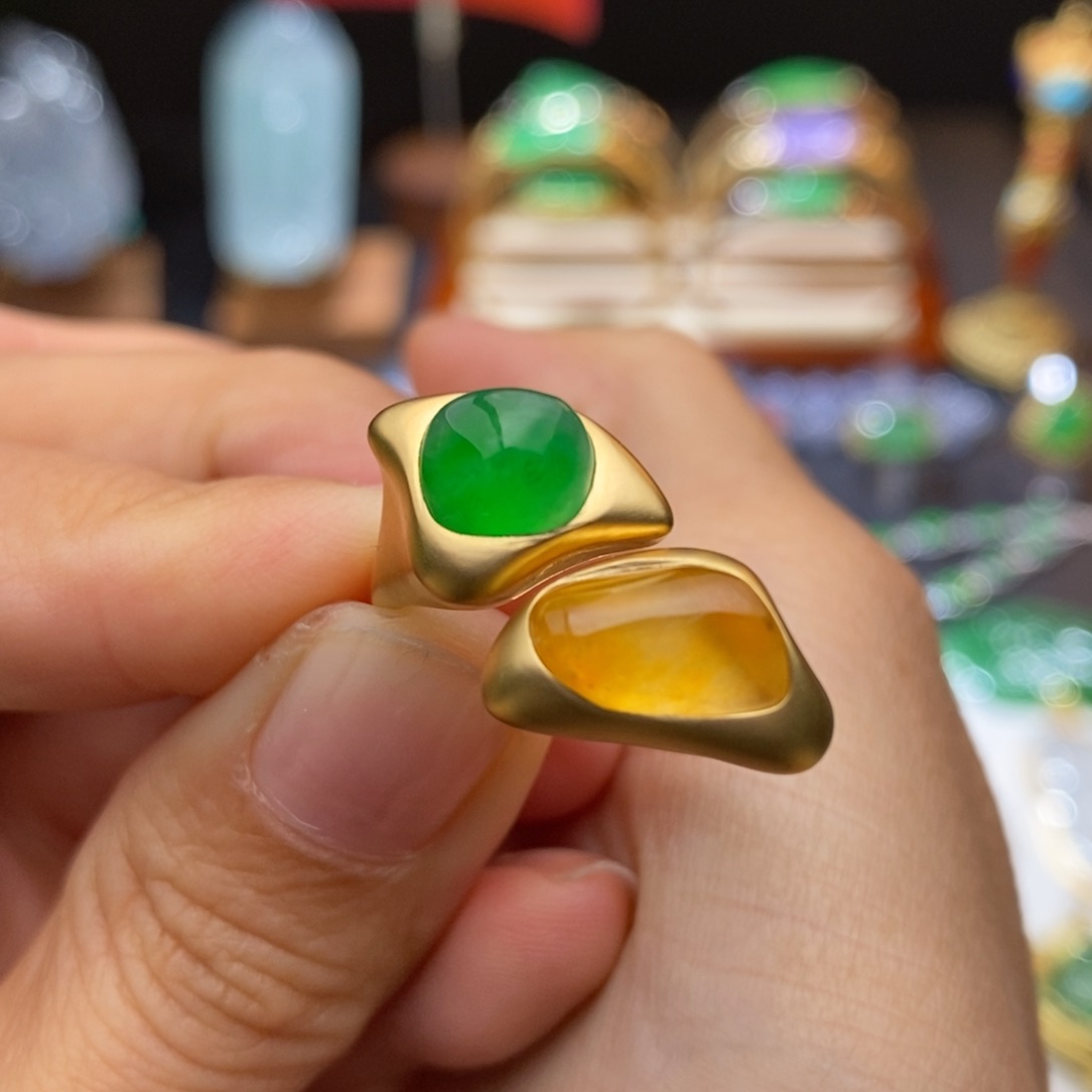 翡翠戒指18K金镶嵌两仪戒指