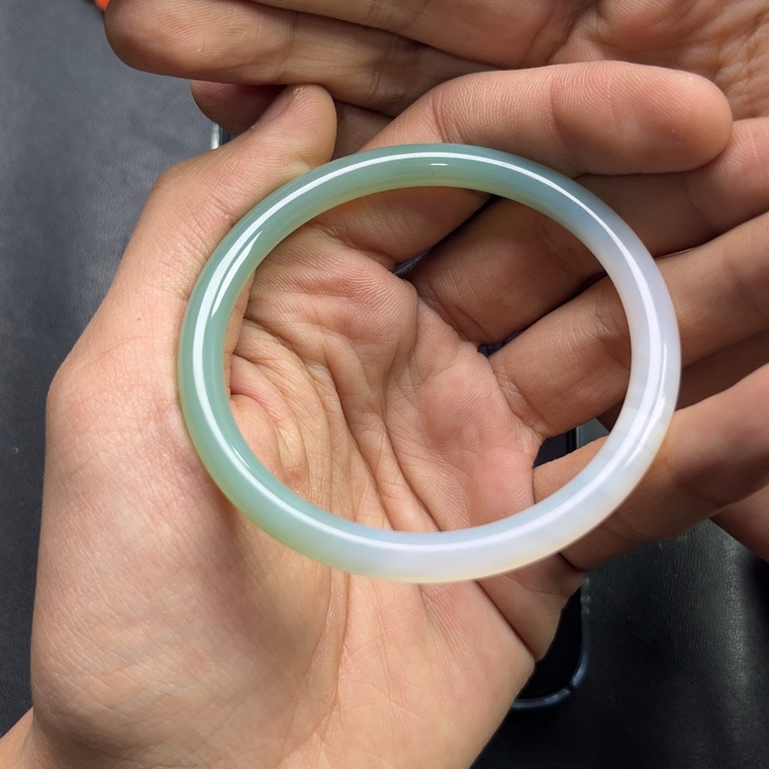 玛瑙/玉髓颈饰未镶嵌玉髓叮当镯