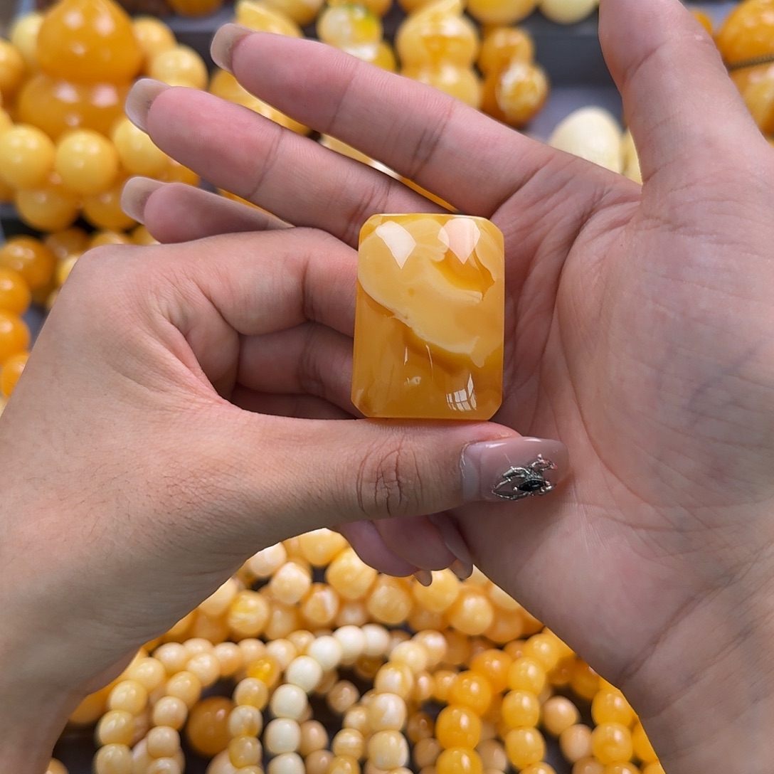 蜜蜡未镶嵌珠宝奇石