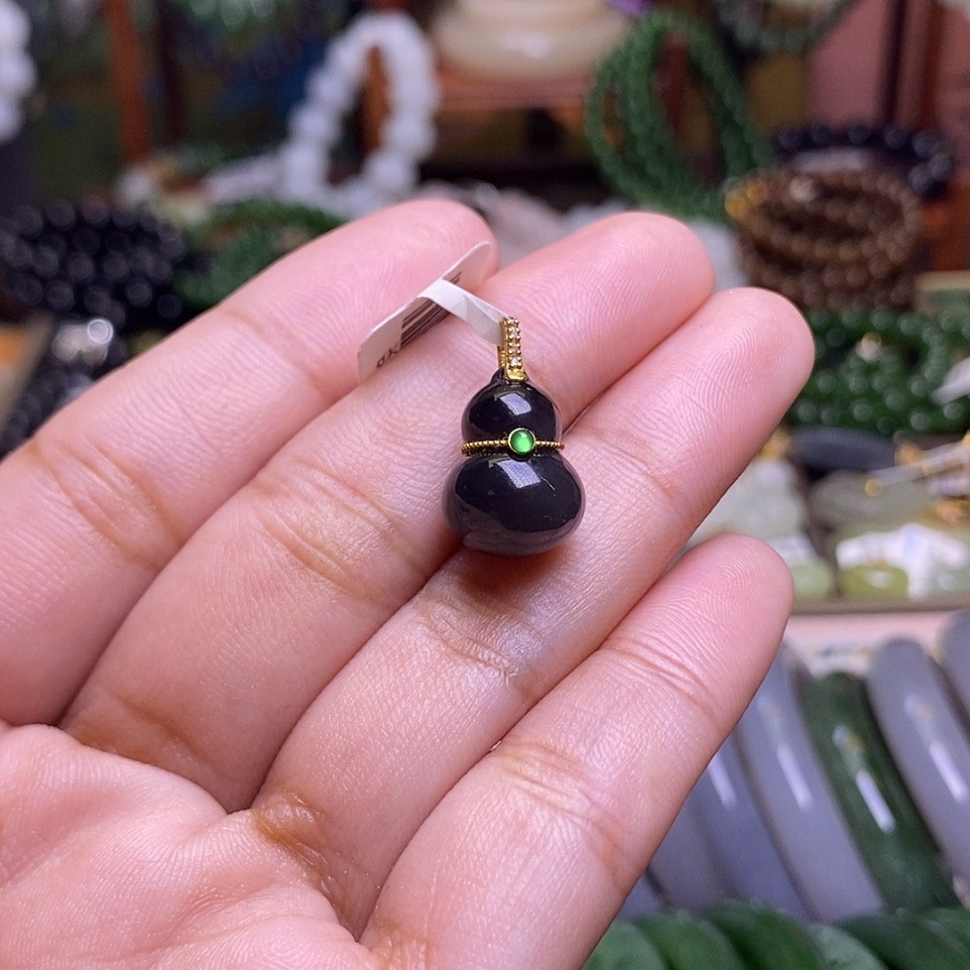 和田玉未镶嵌颈饰浓烟紫老矿料金镶葫芦