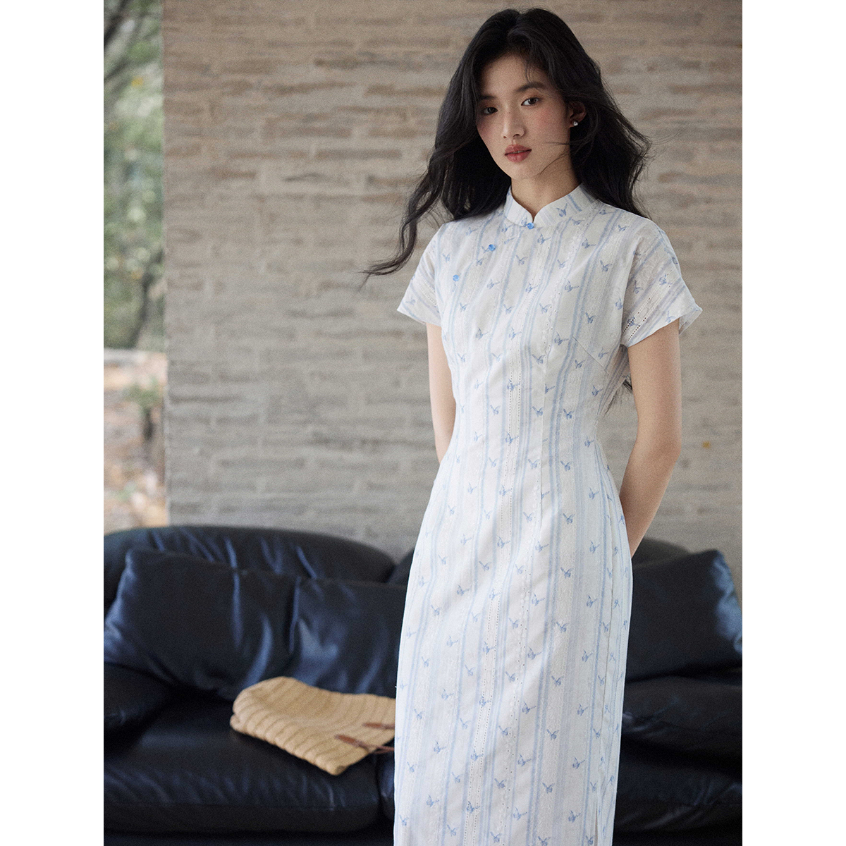 贰羊设计【星曳】新中式国风立领长裙温婉刺绣蝴蝶修身旗袍连衣裙