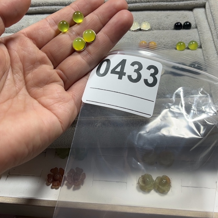 *****蛇纹石玉未镶嵌耳饰