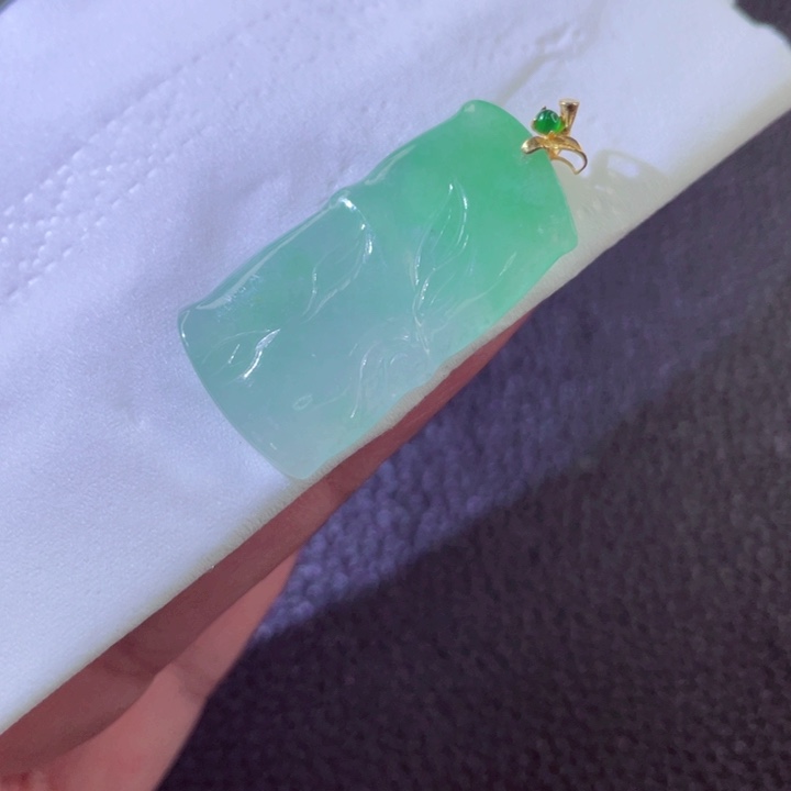 翡翠18K金镶嵌颈饰翡翠